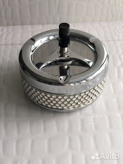 Закрытая пепельница с вращающейся крышкой