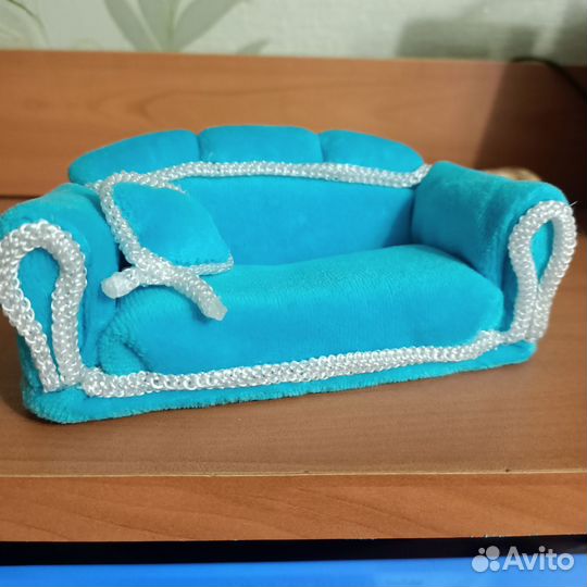 Мягкий диванчик для кукол