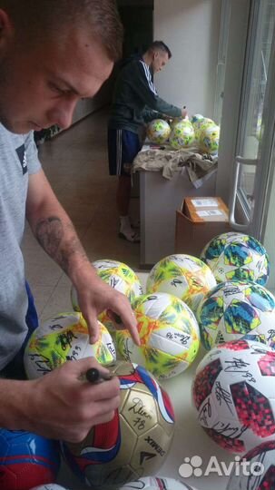 Футбольный мяч с росписями