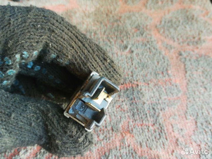 Датчик сцепления тормоза Мазда Демио 1