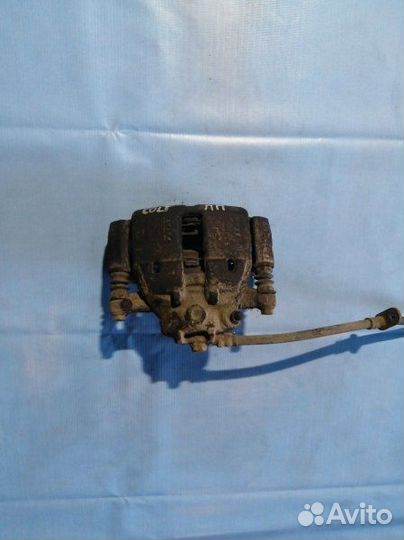 Суппорт передний правый Mitsubishi Colt Z30 4G13