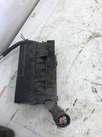 Блок предохранителей Nissan Bluebird