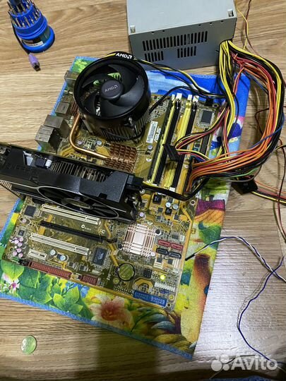 Материнская плата 775