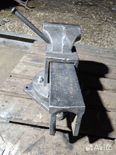 Старинные тиски СССР с губками 90 мм