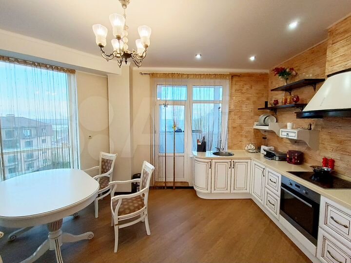 3-к. квартира, 131,8 м², 4/14 эт.