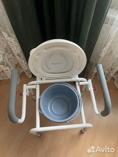 Стул кресло для пожилых людей и инвалидов