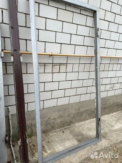 Металлическая дверь б/у и ставни на окна