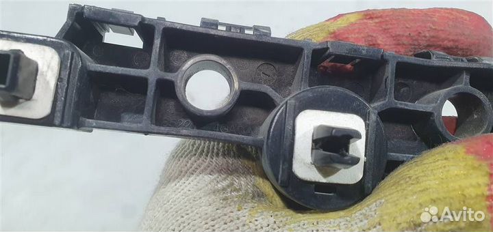 Направляющая заднего бампера левая Infiniti Q50