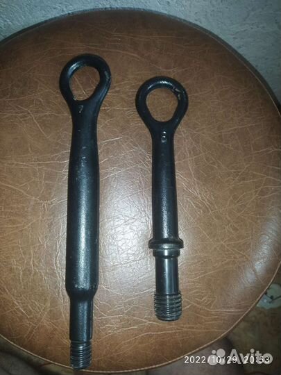 Буксировочный крюк