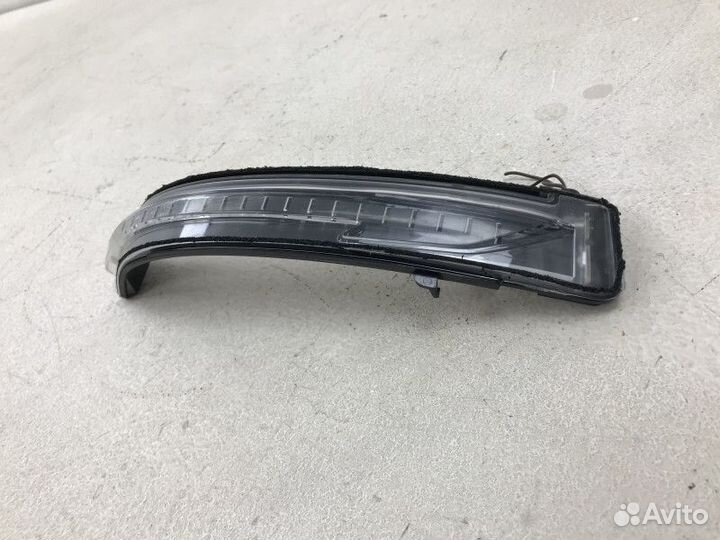 Указатель поворота правый белый Nissan X-Trail 3