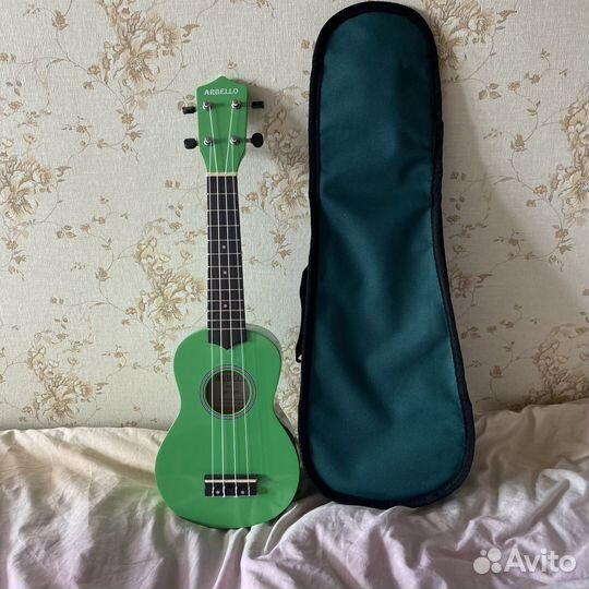 Укулеле arbello с чехлом. Как новое