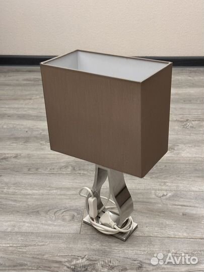 Лампа настольная для прикроватной тумбочки