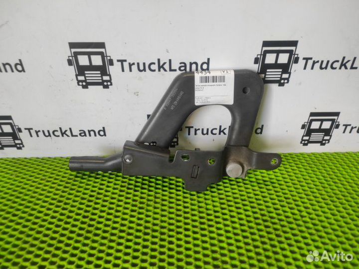 Петля нижней откидной ступени левая Volvo Fh 4