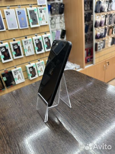 iPhone SE (2020), 64 ГБ