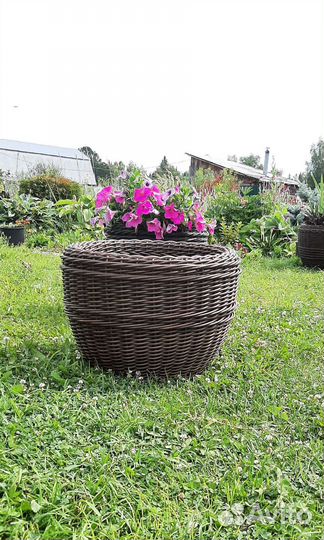 Кашпо из искусственного ротанга