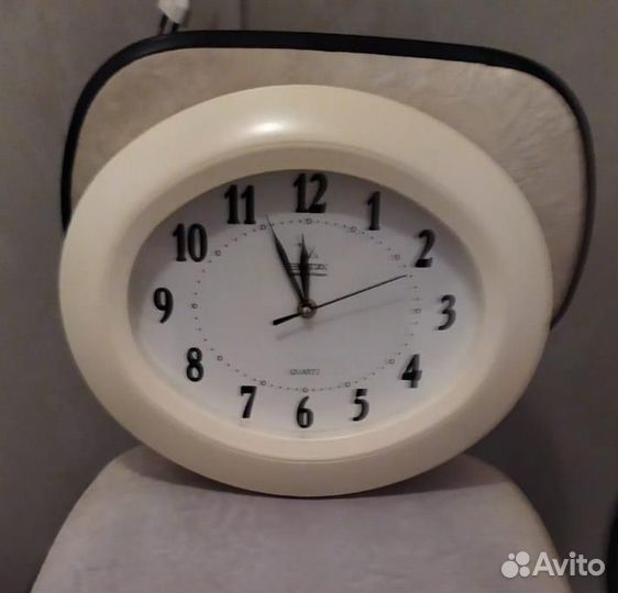 Часы электронные настенные