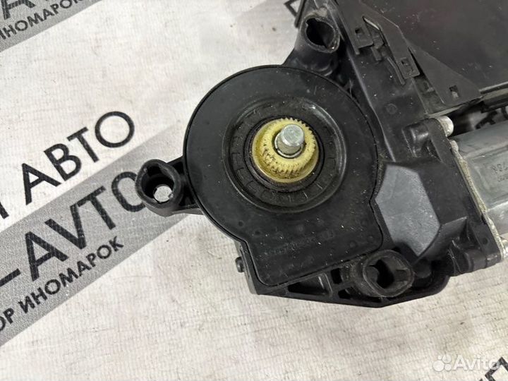 Моторчик стеклоподъемника задний левый Audi A8 D3