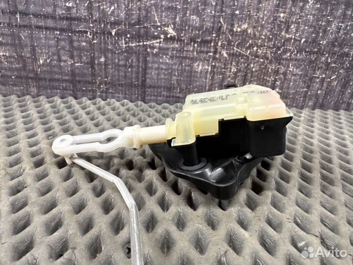 Привод замка багажника Audi A4 B6 AMB 2004