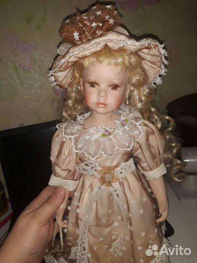 Кукла фарфор