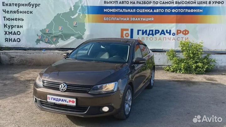 Привод передний левый Volkswagen Jetta (A6) 1K0407