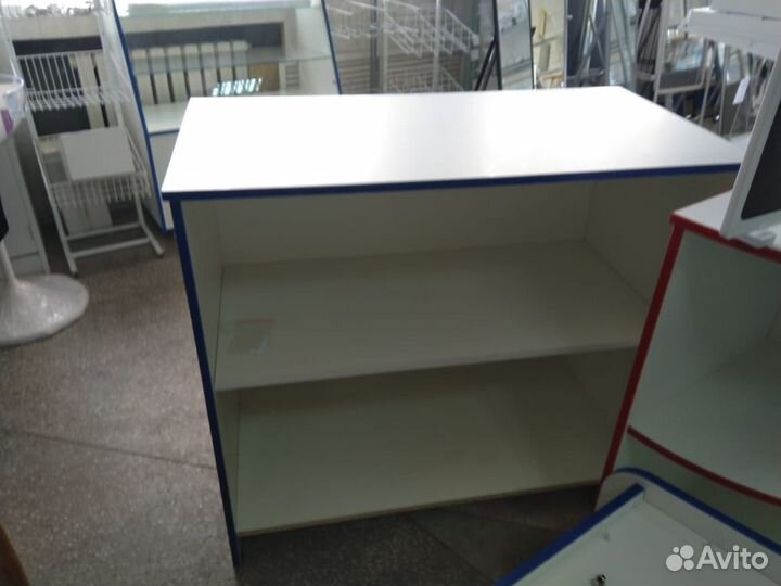 Прилавок кассира или для выдачи товара