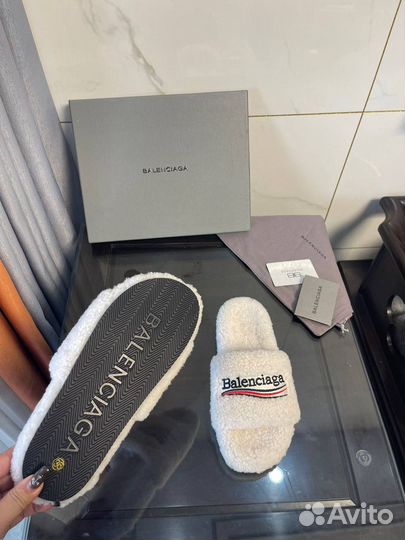 Тапочки меховые Balenciaga
