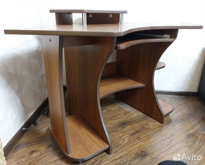Продам компьютерный стол бу