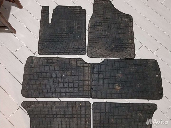 Автомобильные коврики резиновые
