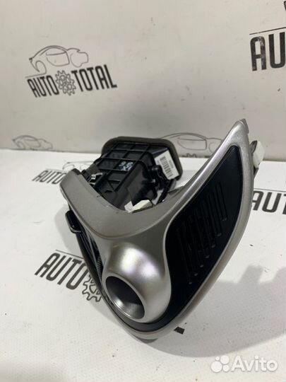 Дефлектор воздуховода правый Hyundai Ix35 LM G4KD