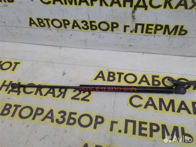 Амортизатор двери багажника Toyota Corolla (E120)