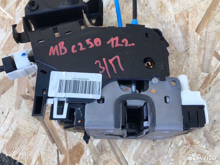 Замок двери задний правый Mercedes-Benz C W204 1.8