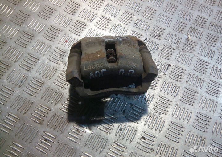 Суппорт передний правый Renault