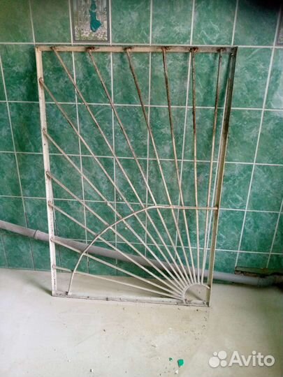 Решетка на окно б/у 103 на 150