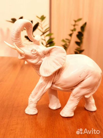 Статуэтка слон