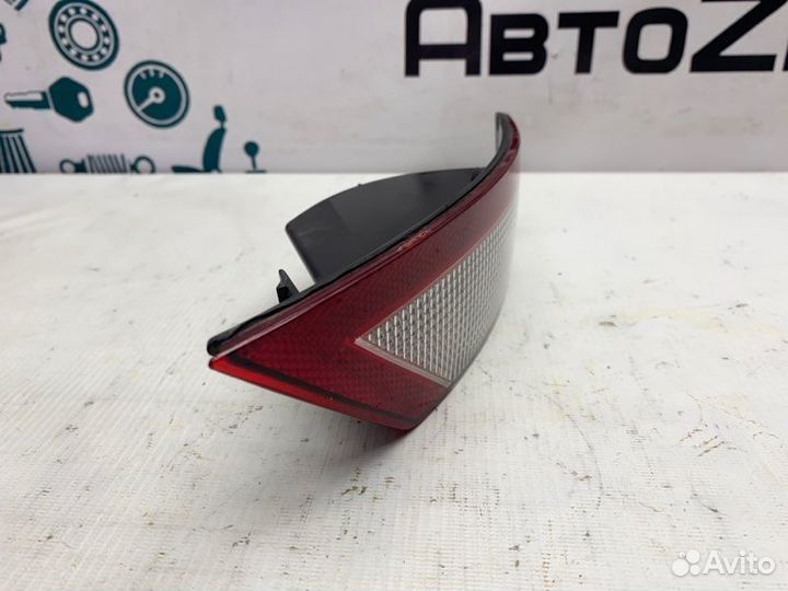 Фонарь заднего хода правый Ford Focus хэтчбек 2010