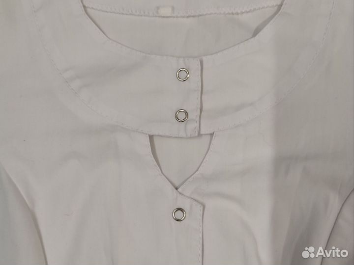 Белый медицинский халат приталенный