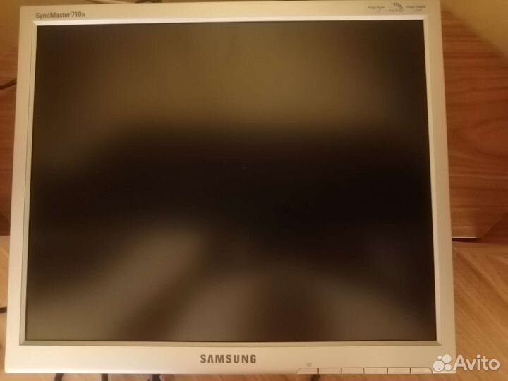 Монитор Samsung SyncMaster 710n