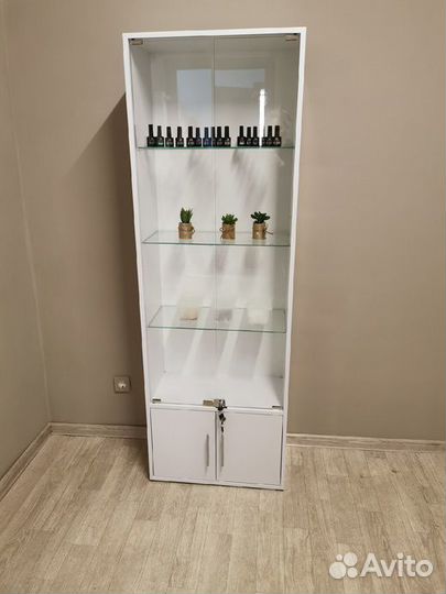 Стеллаж-витрина с дверцами
