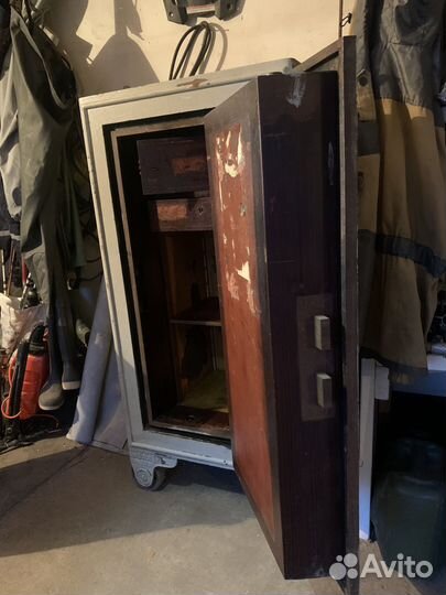 Сейф Винтаж: Антикварный старинный сейф В.Меллер