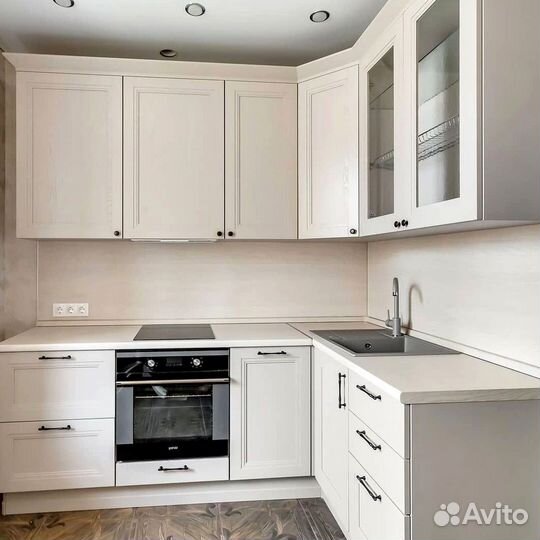 Кухня в потолок на заказ