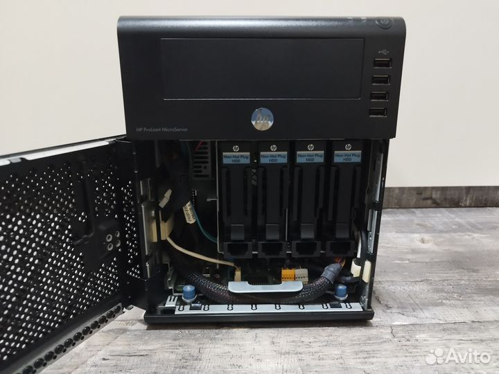 Сервер HP ProLiant MicroServer G7 N54L