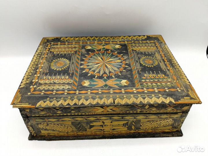 Старинная шкатулка инкрустация цветной соломкой