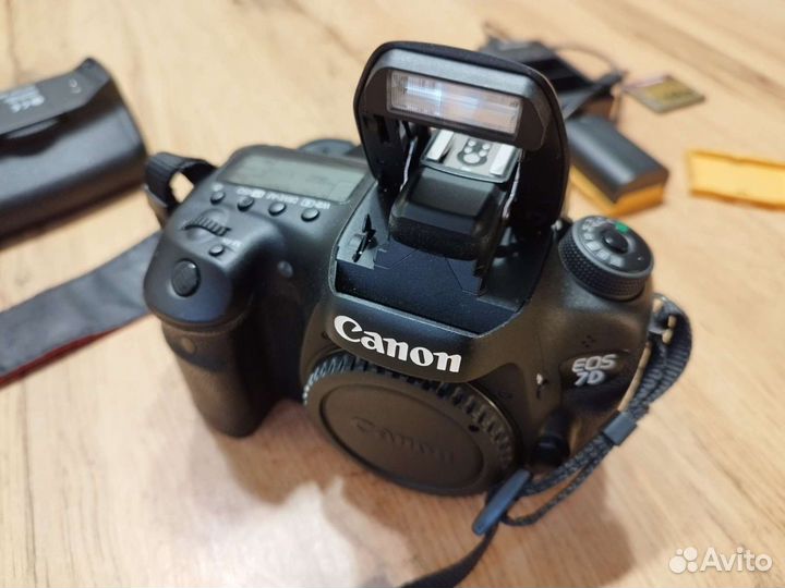 Зеркальный фотоаппарат Canon 7d mark ii комплект