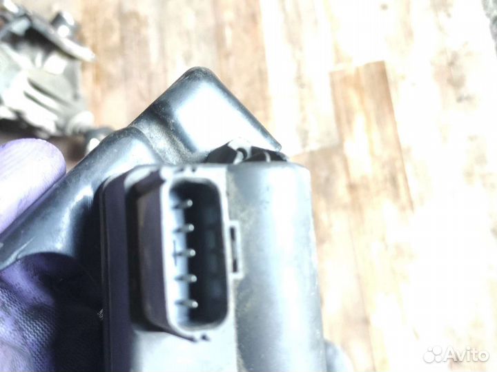 Механизм изменения длины впускного коллектора