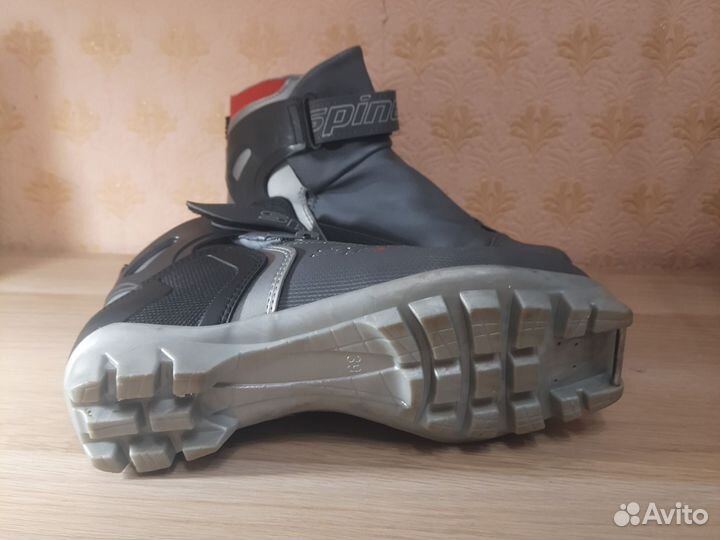 Лыжные ботинки spine
