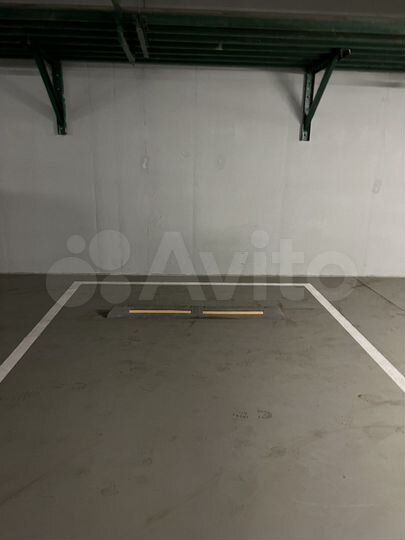 Машиноместо, > 30 м²