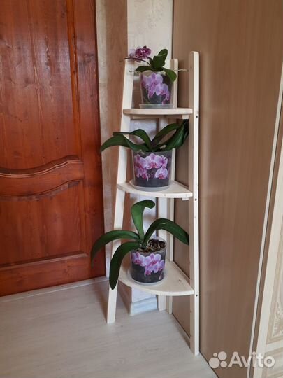 Этажерка угловая в стиле IKEA для цветов