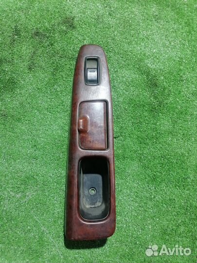 Кнопка стеклоподъемника Toyota Camry