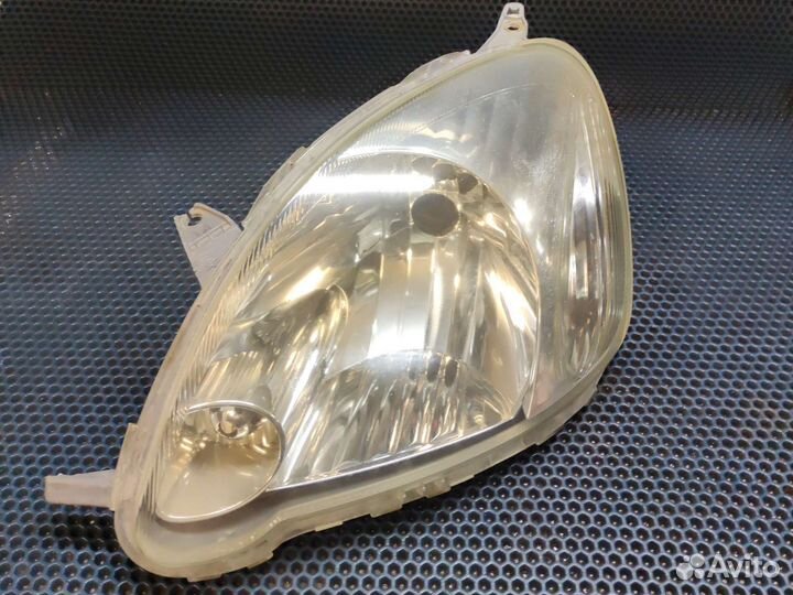 Фара левая toyota vitz