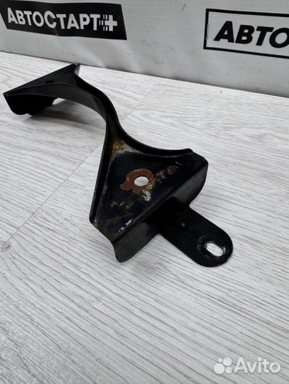 Крепление аккумулятора Mazda 3 BK Z6 2008